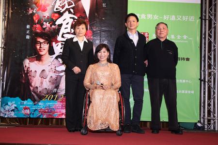 弱勢代表接受徐立功董事長、曹瑞原導演捐贈【飲食男女】電影票