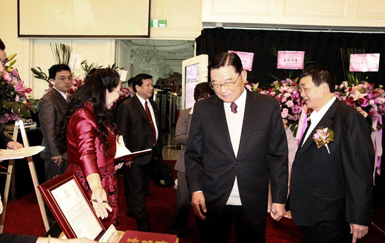 2016年詹秀蓉接任第七屆中華國際觀光協會理事長，三三會江丙坤董事長親臨會場致賀